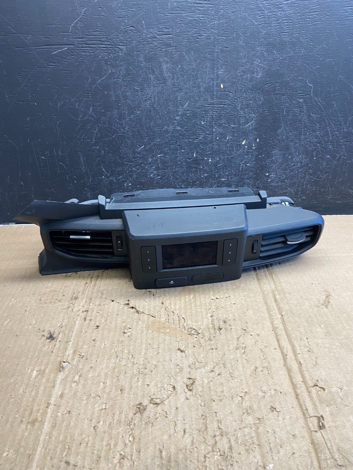 2020 to 2023 Ford Explorer Console Radio Display Screen Air Vents AE2070 DG0