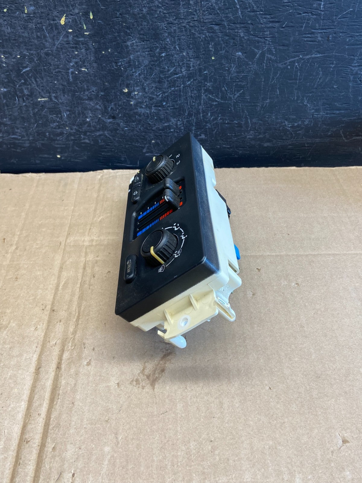 2003 to 2006 Chevrolet Silverado HVAC Heater Climate Control Module AE1918 DG2