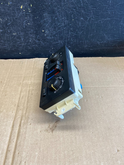 2003 to 2006 Chevrolet Silverado HVAC Heater Climate Control Module AE1918 DG2