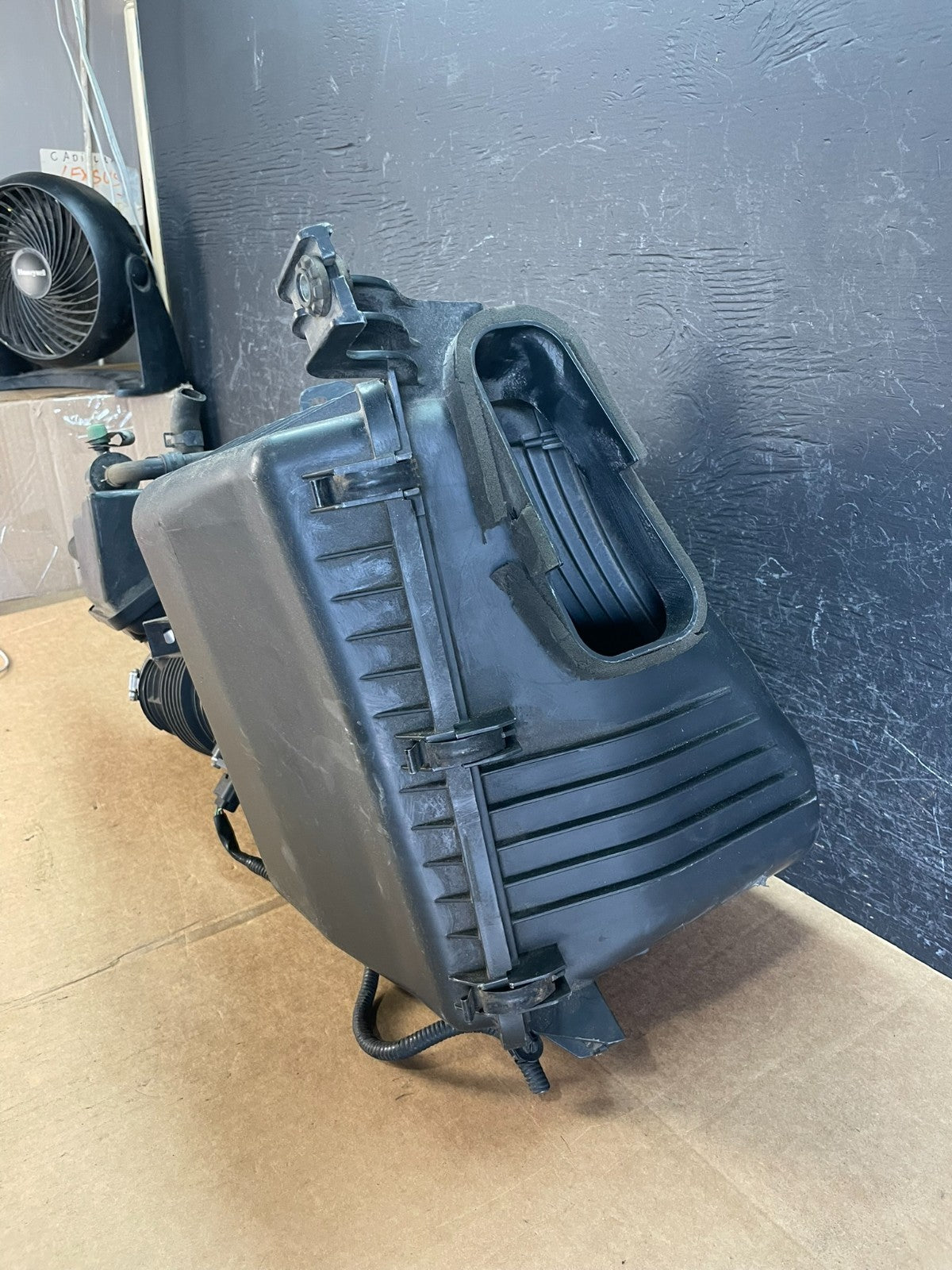 2006 to 2007 Infiniti m35 Air Intake Manifold Box Inlet Housing AE0893 DG1