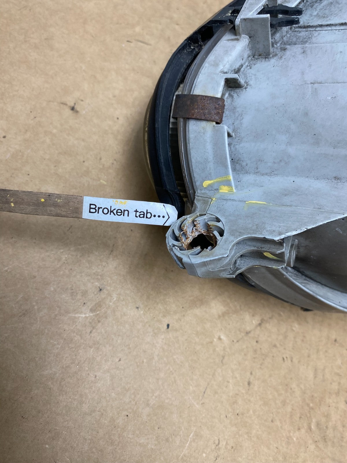 2005 to 2007 Mercedes-Benz C-Class Left Driver LH Side Headlight AE2990 DW4
