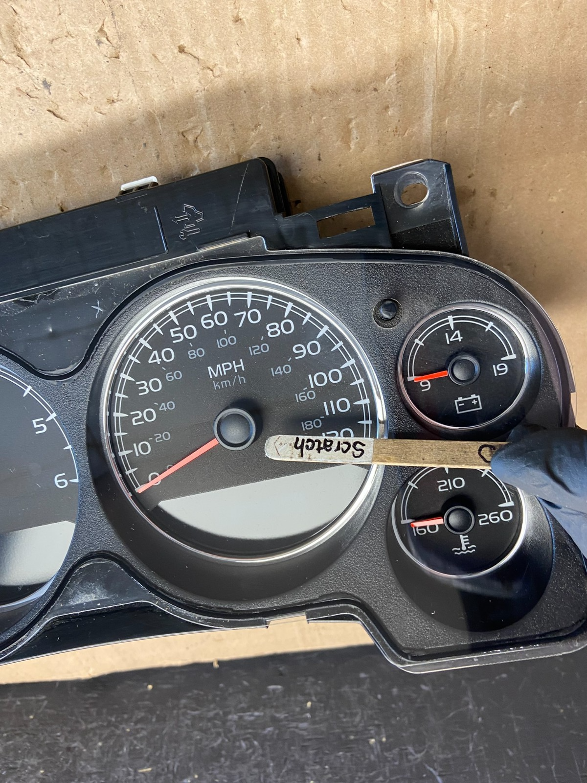2007 to 2013 Chevrolet Silverado Suburban Cluster Gauge Speedometer AE18743