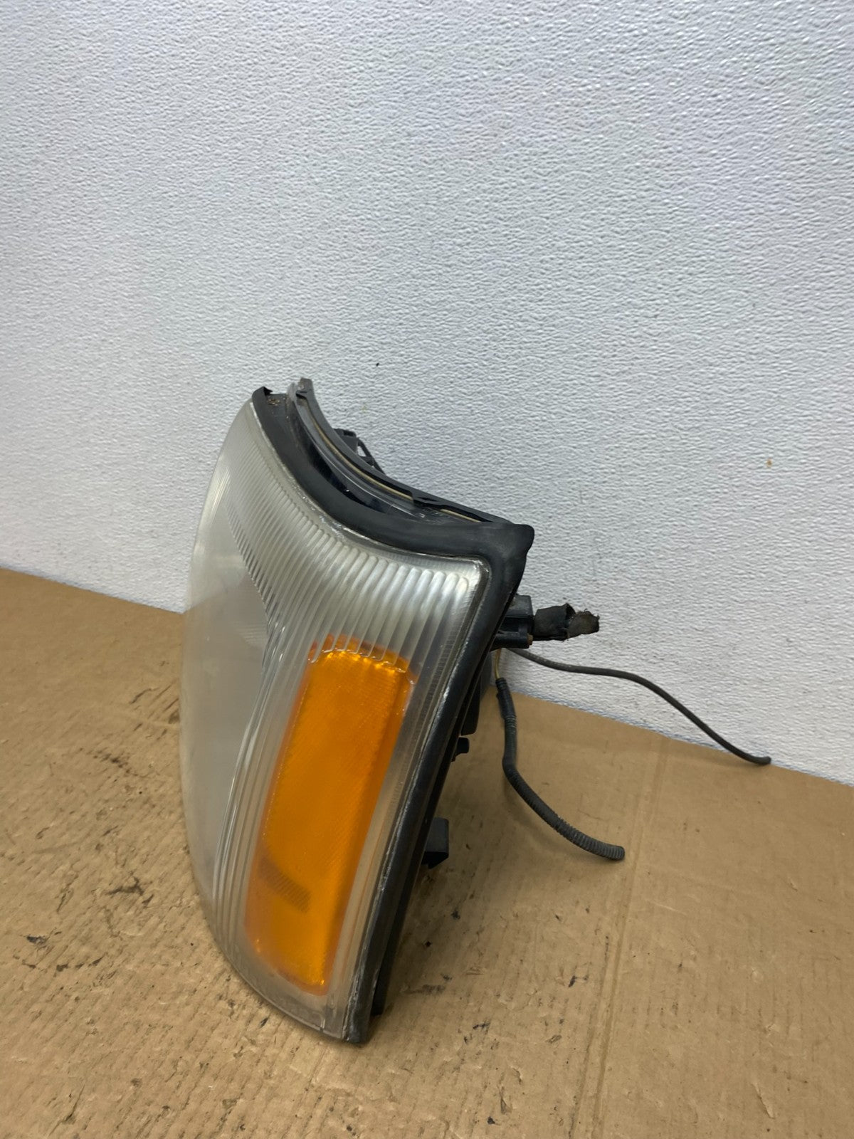 2002 to 2006 Cadillac Escalade Left Driver Lh Xenon HID Headlight AC7769 DW1