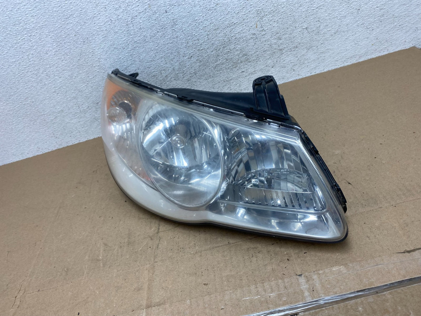 2007 2008 2009 2010 Hyundai Elantra Right Passenger Side Headlight AE6740 DW1
