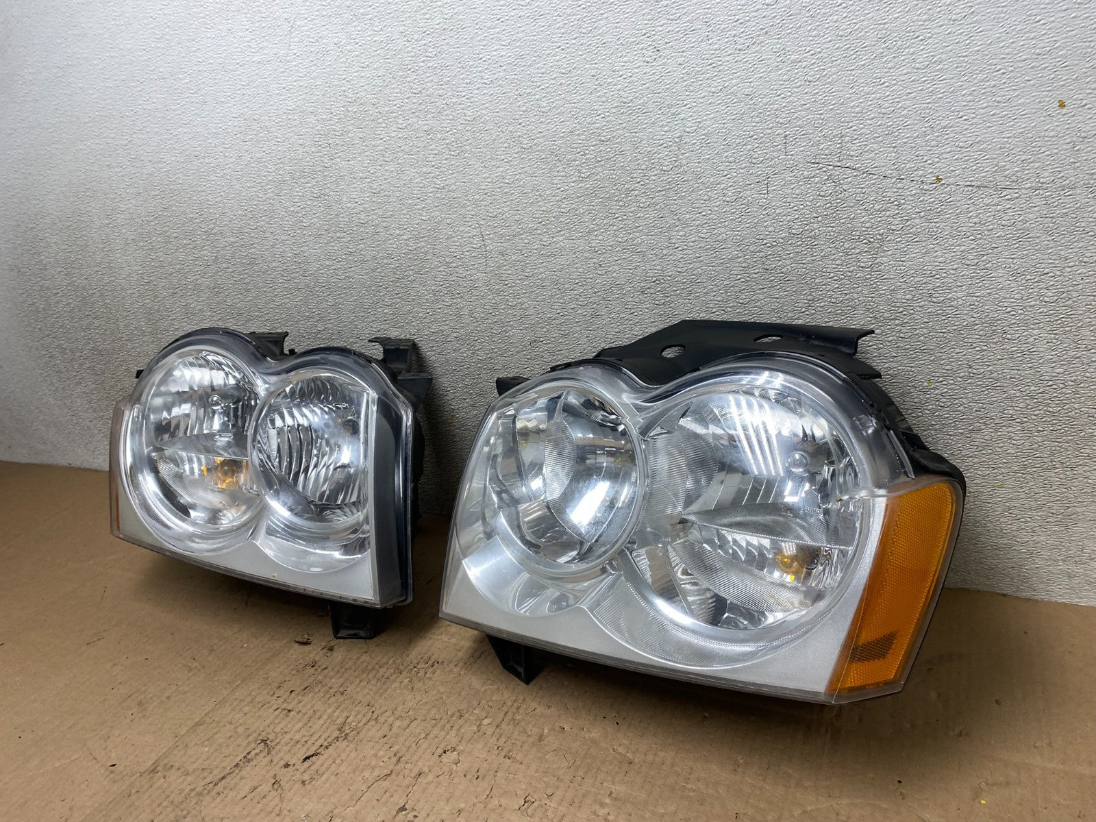 2005-2007 Jeep Grand Cherokee Left+Right Halogen Headlights W0867 DW1