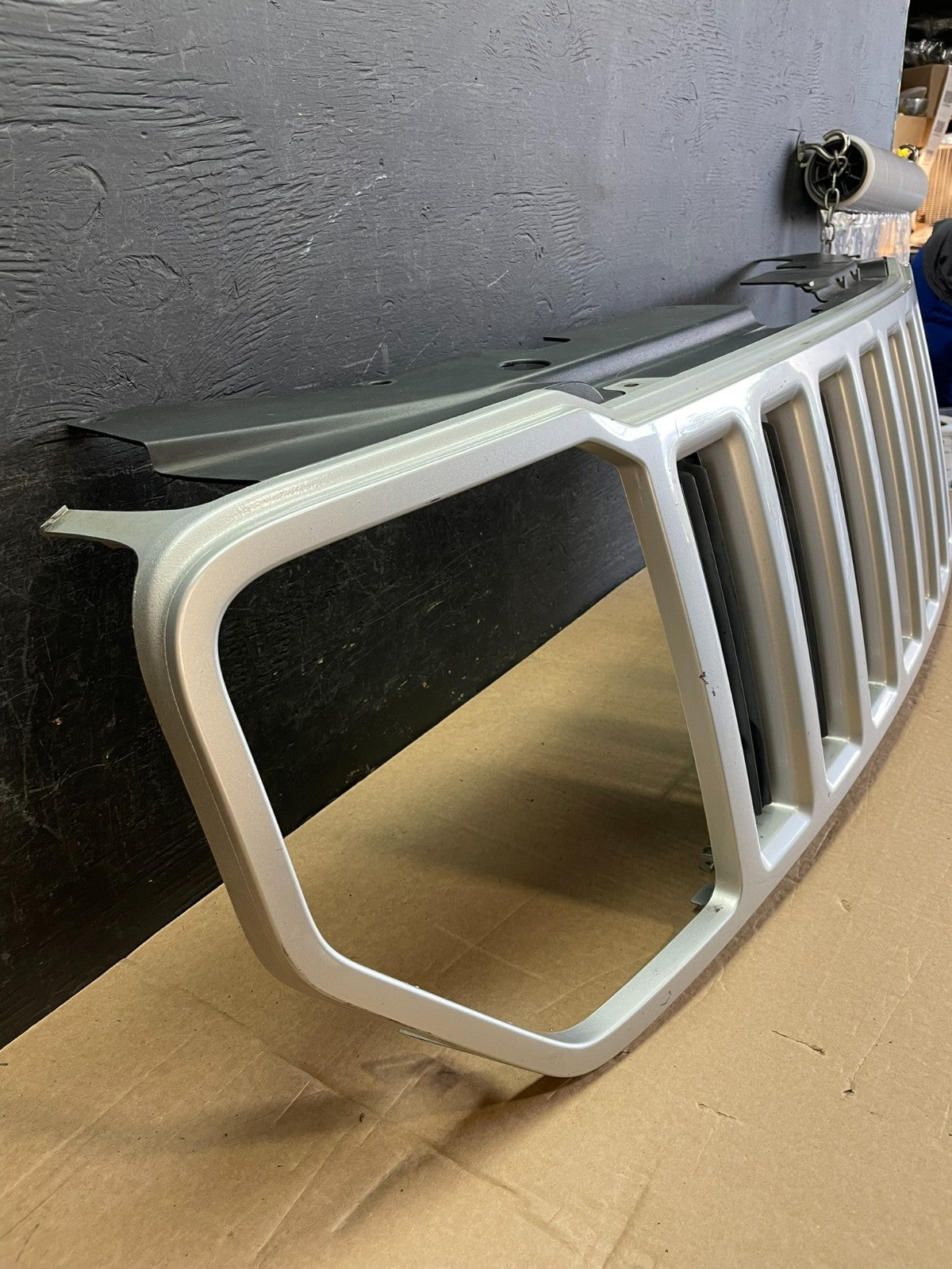2008 2009 2010 2011 2012 Jeep Liberty Front Upper Grill Grille AF5278 DG2