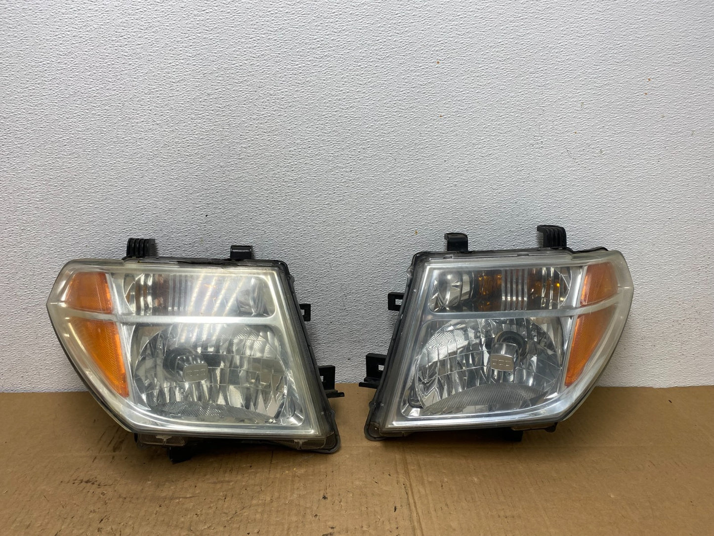 2005 2006 2007 Nissan Pathfinder Halogen Headlights Left+Right AC7709 DW0