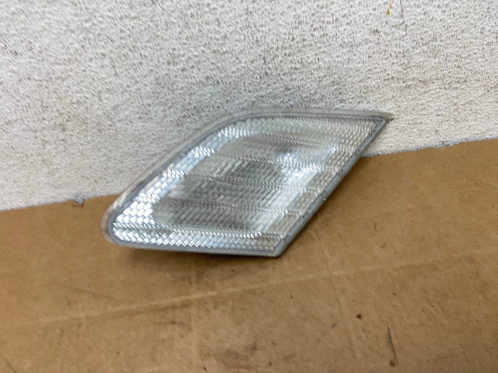 2000 2001 2002 Toyota Avalon Right Passenger Side Inner Tail Light AD6321 LK2