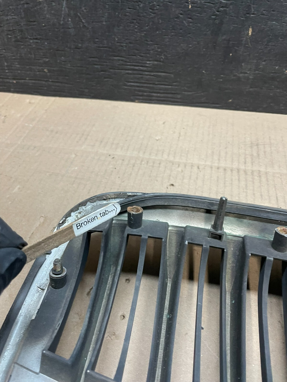2001 to 2005 Hyundai Sonata Front Upper Grille Grill Bumper i7548 OEM DG9