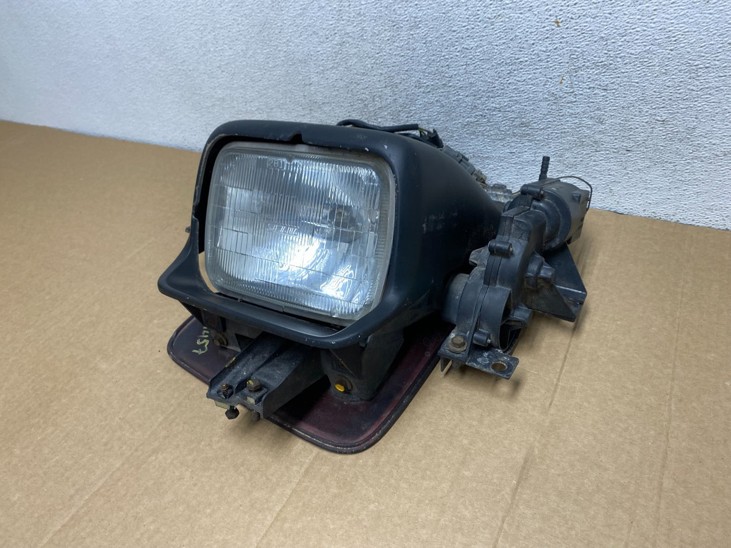 1984 to 1989 Chevrolet Corvette Right Passenger RH Side Headlight AG1457 DW1