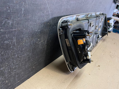 2003 - 2005 Hyundai Xg Trunk Lid Trim License Panel W Reverse Light i7414 DG6