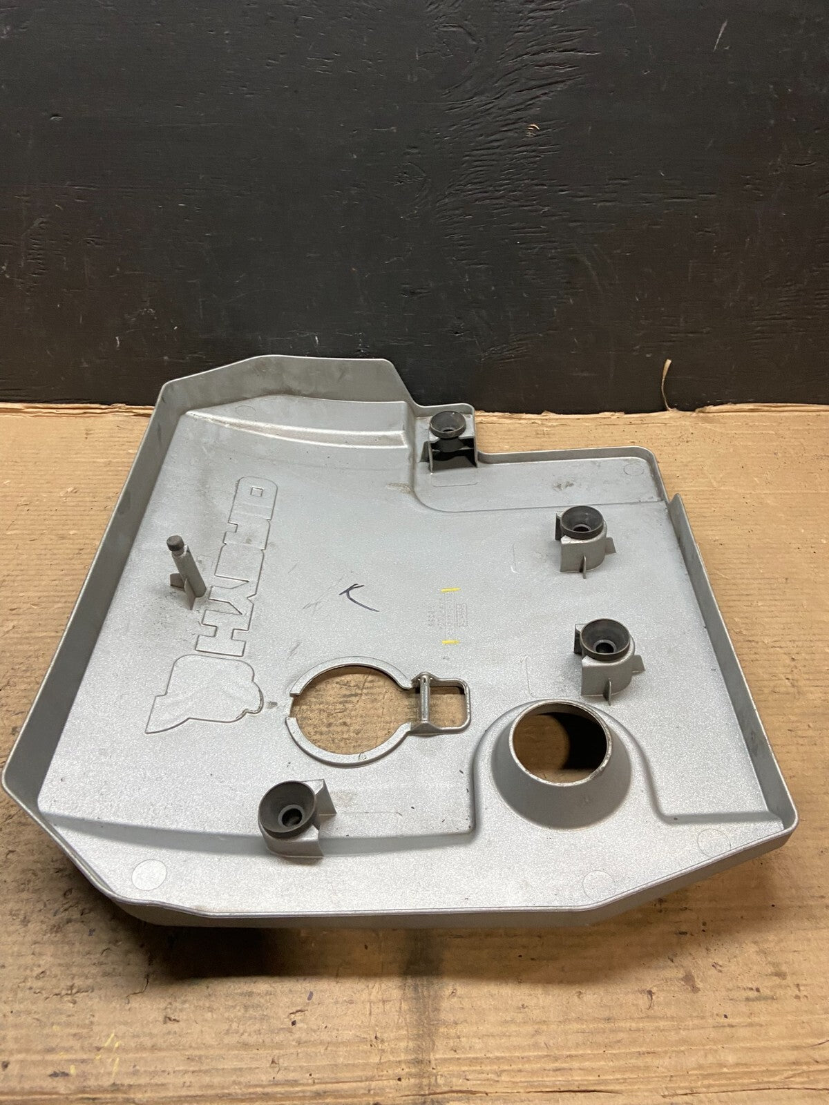 2005 to 2008 Ford Escape Hybrid Engine Motor Cover E8352 DG17