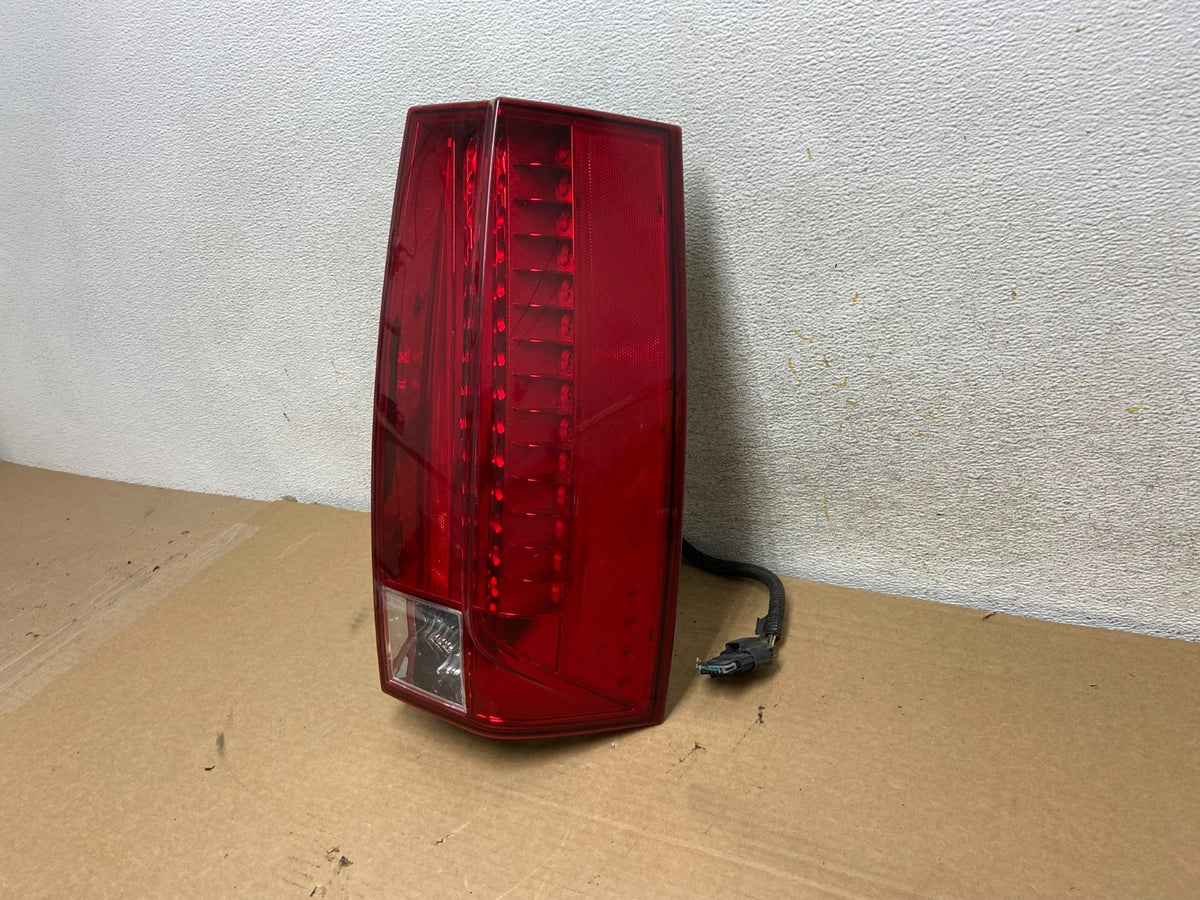 2007 to 2014 Cadillac Escalade Right Passenger RH Side Tail Light AH4437 DW2