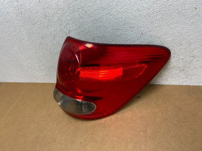 2005- 2007 Toyota Sequoia Right Passenger RH Tail light AE2936 DG1