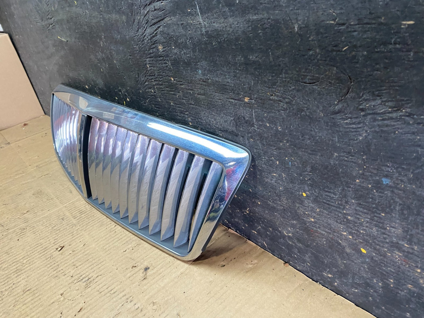 2002 to 2005 Hyundai XG350 Front Upper Grill Grille W/Emblem U6346 DG1
