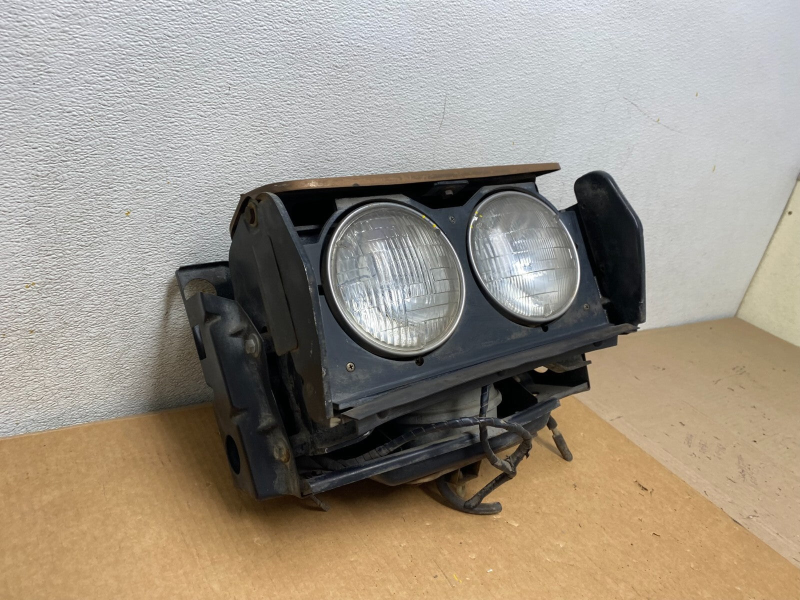 1969 1970 1971 Lincoln Continental Right Passenger Side Headlight I05672