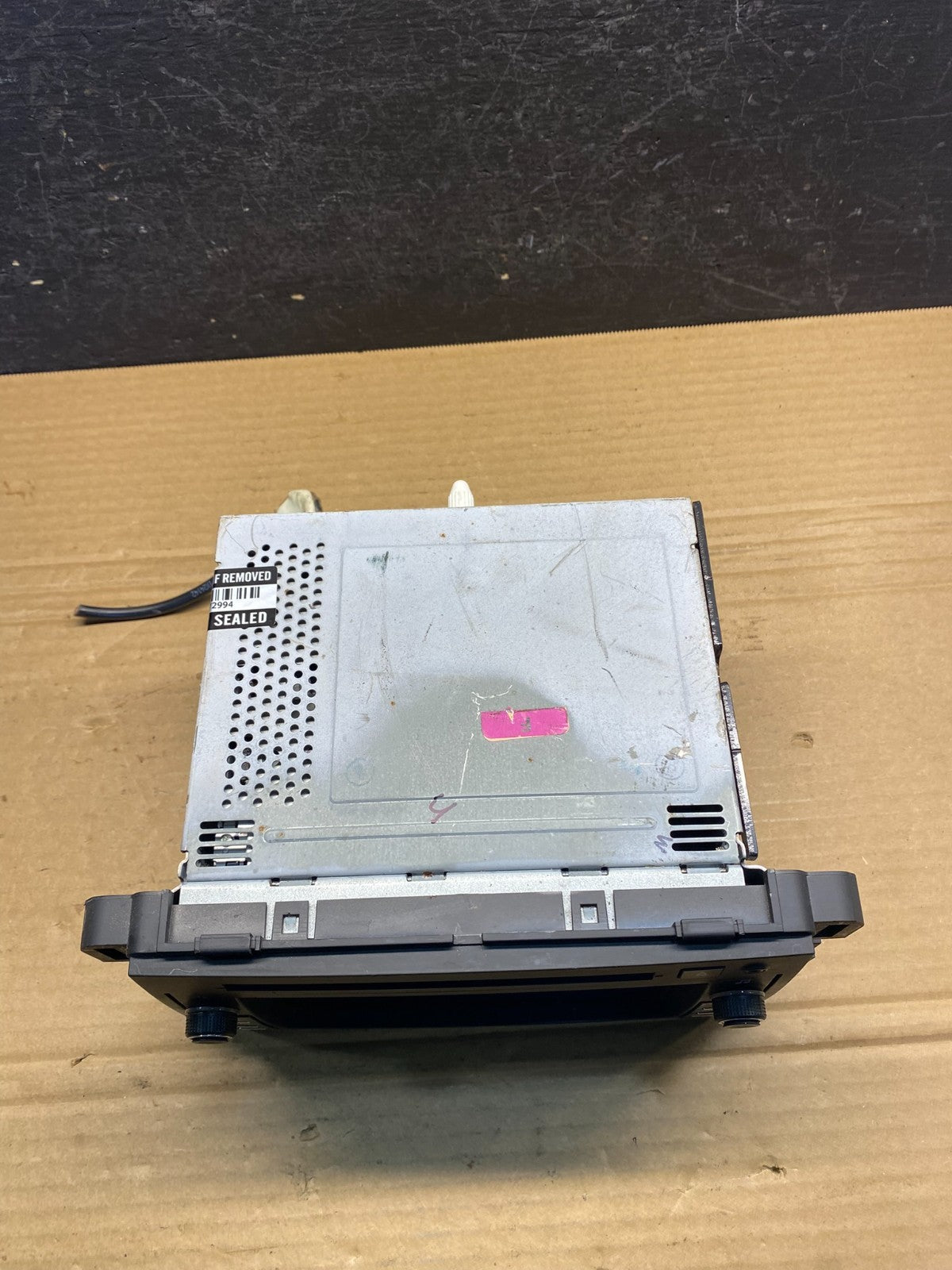 2010 to 2012 Buick Enclave Radio CD Player Screen Display 20900943 AE4760 DG3