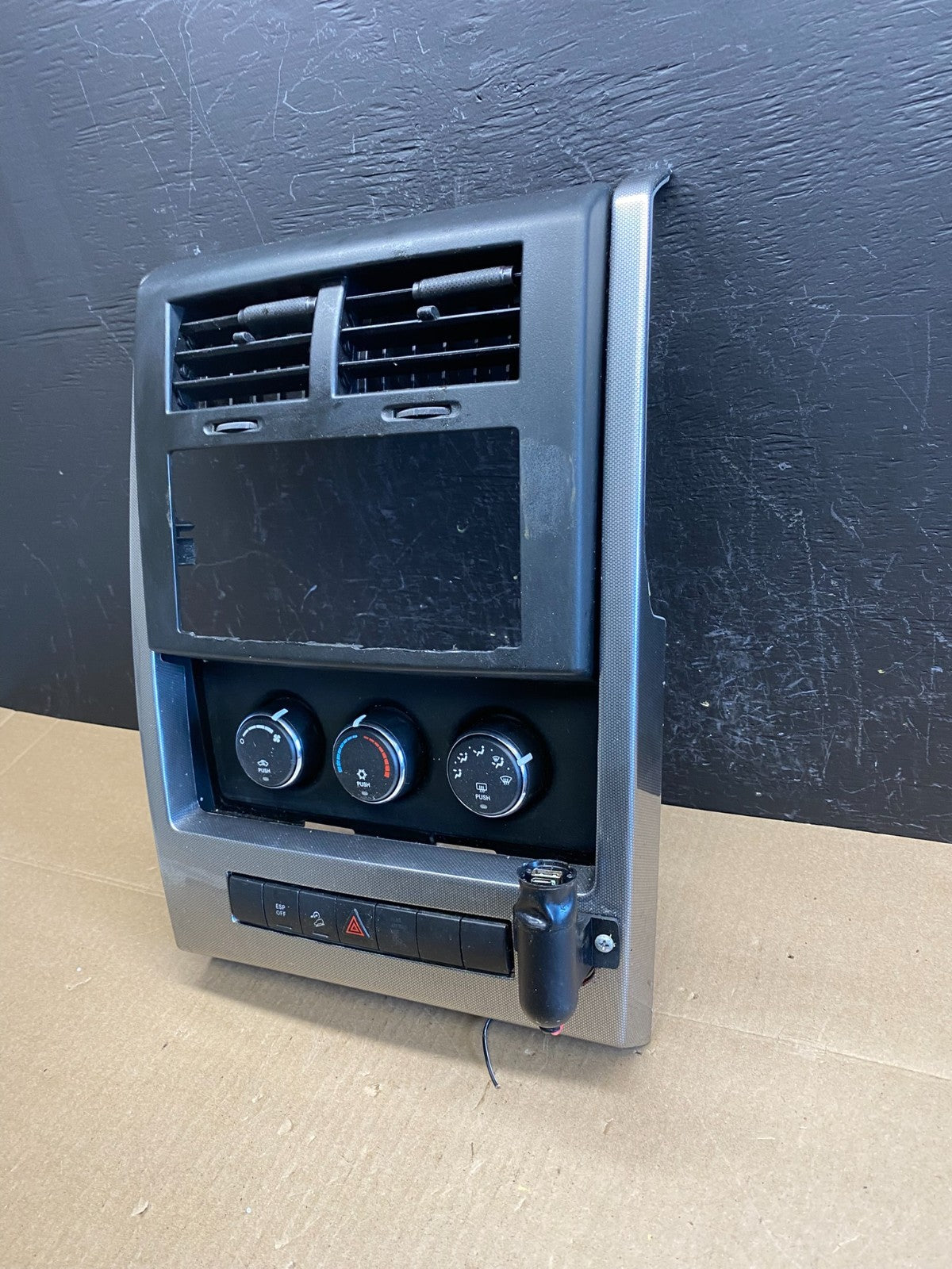 2008 to 2012 Jeep Liberty Dash Climate Temperature Control Radio Bezel AC623 DG1