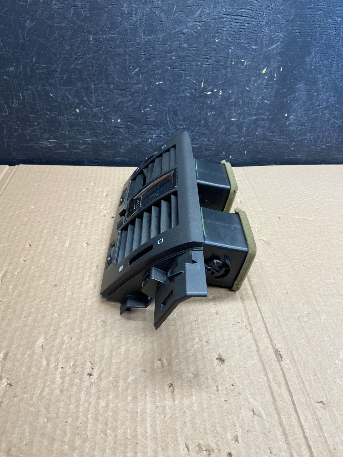 2006 to 2011 Cadillac DTS Dash Center Air Vent Heater Bezel af6178 DG2