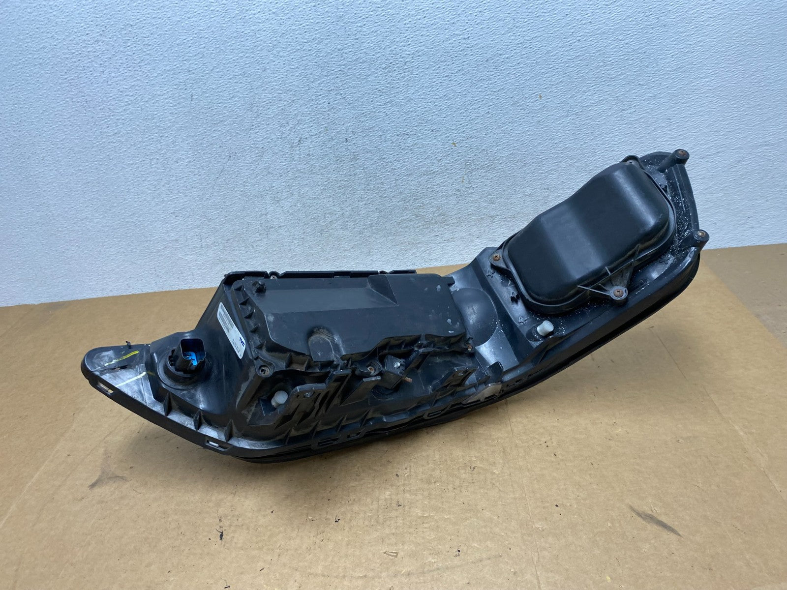 2005 to 2011 Lincoln Town Car Left Driver LH Side Headlight TYC AE3159 DW5