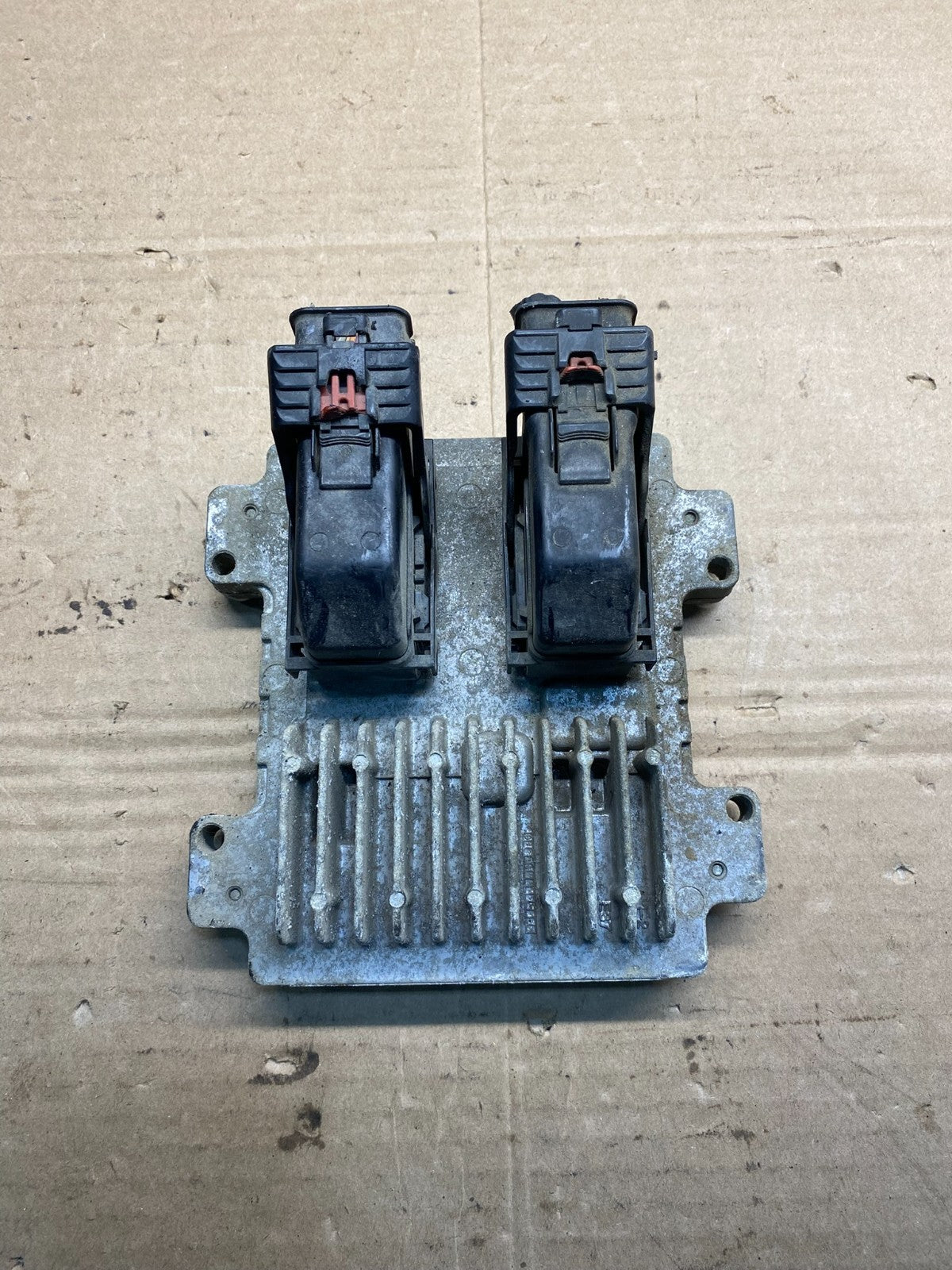 2010 to 2013 Chevrolet Silverado Yukon Engine Control Module ECM ECU ae9923 DG0