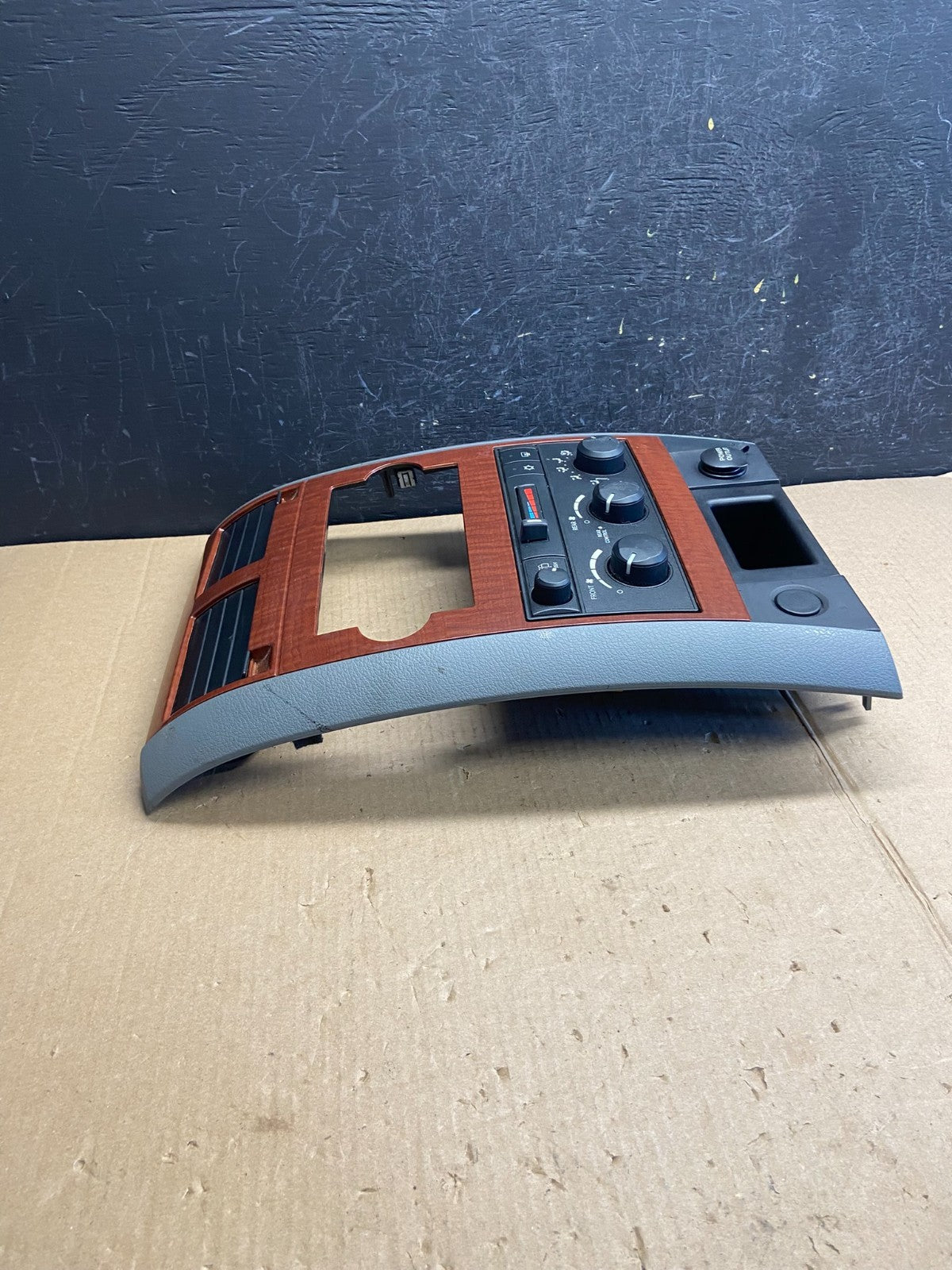 2005-2009 Dodge Durango Heat AC Climate Temperature Control Radio Bezel AE44671