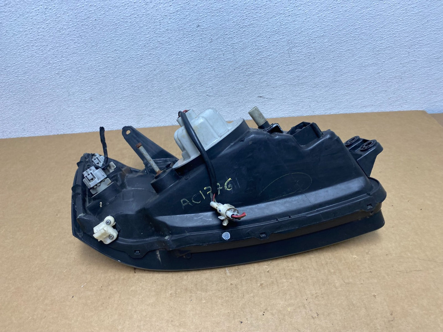 2001-2004 Subaru Legacy Outback Left Driver Lh Side Headlight AC1776 DW7