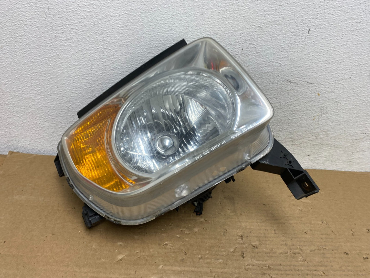 2003 to 2006 Honda Element Right Passenger Rh Side Headlight TYC AD3989 DW0