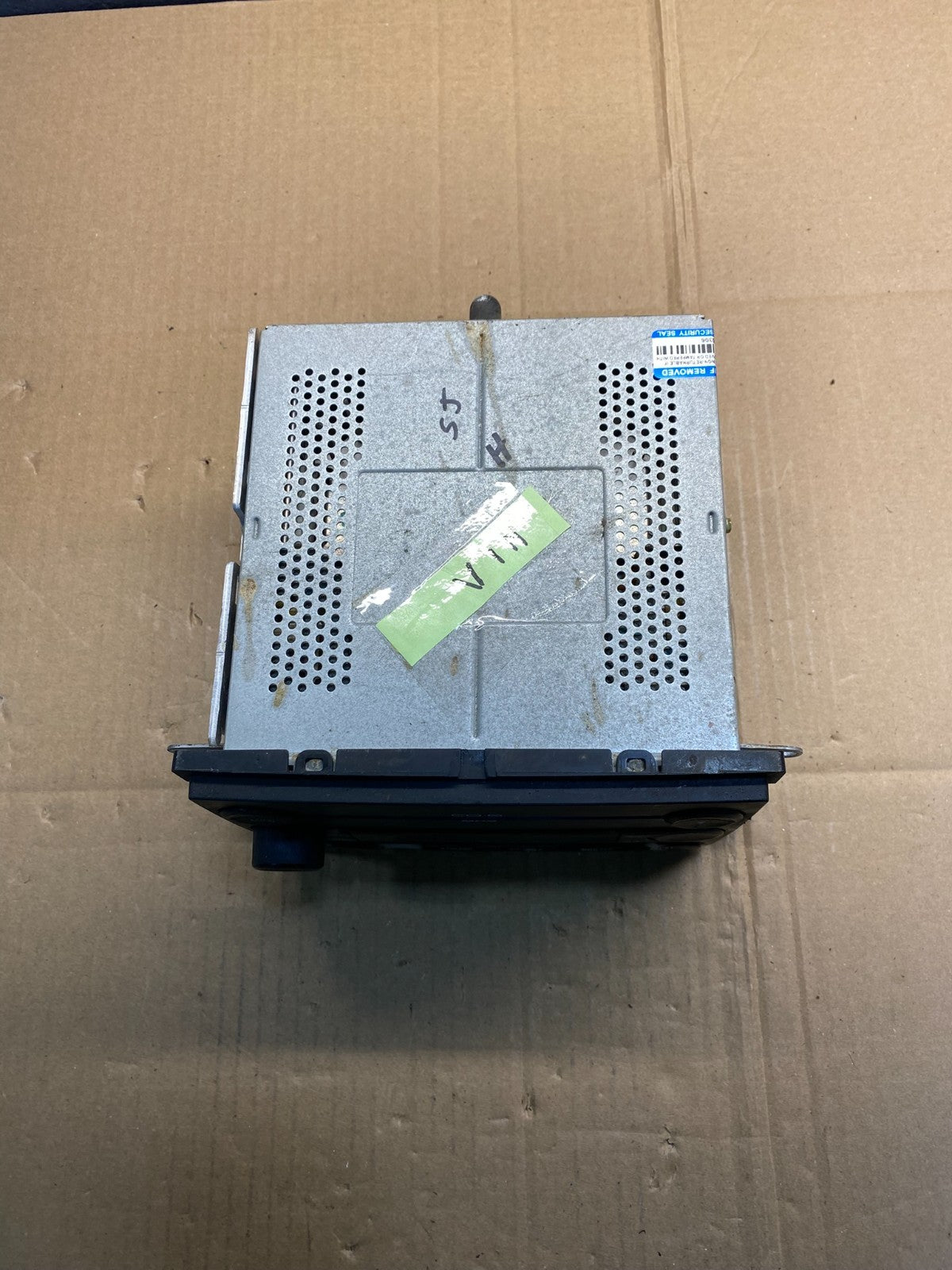 2005 to 2007 Ford Five Hundred Montego Radio CD Player AA7306 DG3