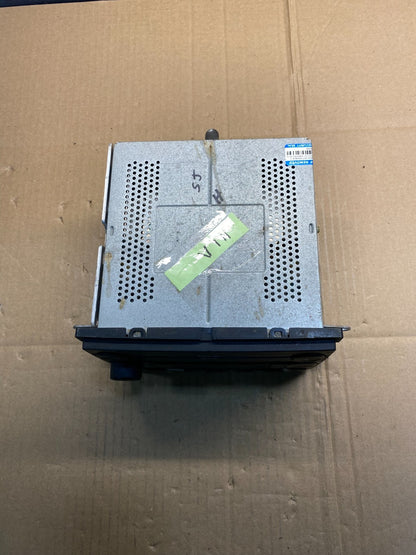 2005 to 2007 Ford Five Hundred Montego Radio CD Player AA7306 DG3