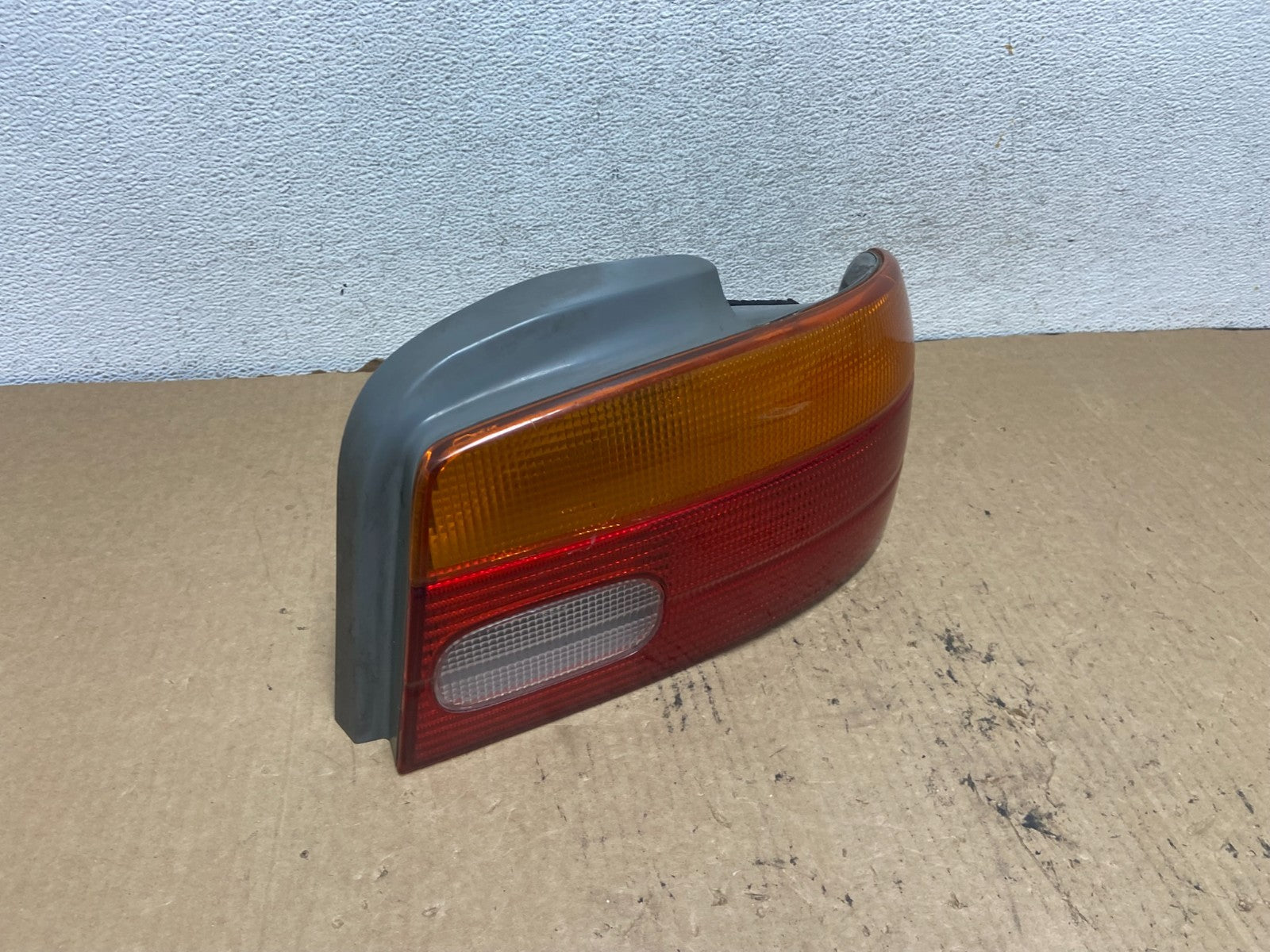 1998 to 2002 Chevrolet Prizm Right Passenger Rh Side Tail Light AG2322 DW2