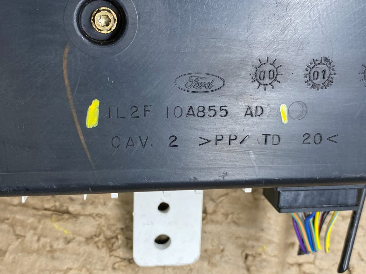 2003 to 2004 Ford Expedition Speedometer Cluster Gauge V1631 DG8