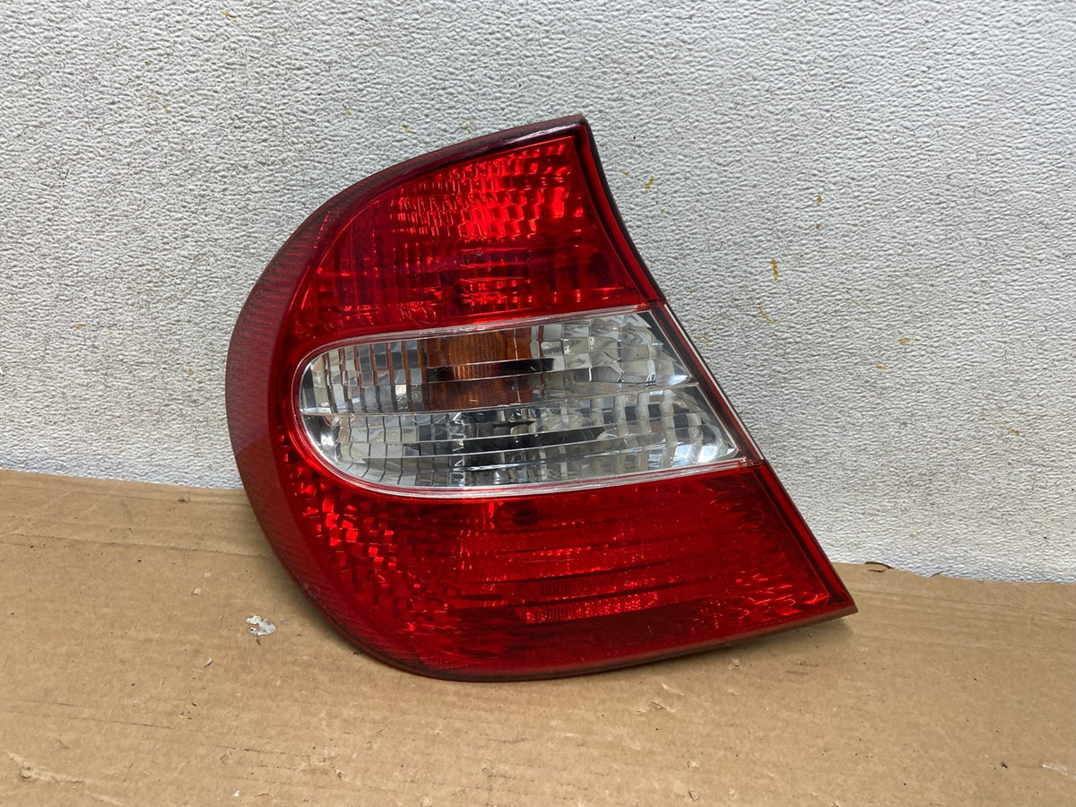 2002 2003 2004 Toyota Camry Left Driver LH Side Tail Light AH8374 LK0