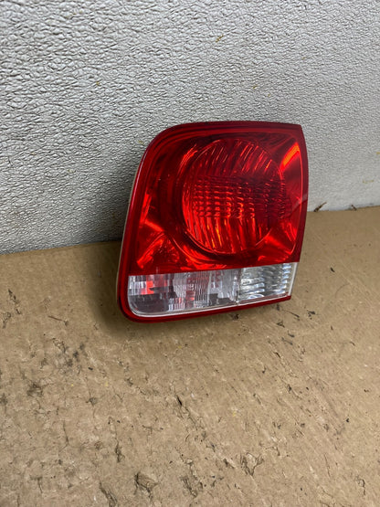 2004-2007 Volkswagen Touareg Right Passenger Rh Side Inner Tail Light V45092