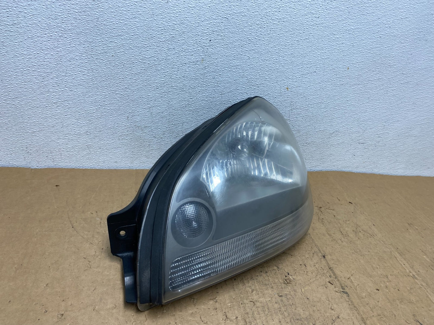 2005 to 2008 Hyundai Tucson Left Driver LH Side Headlight AD0533 DW2