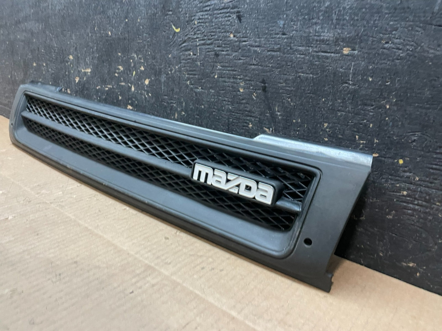 1992 to 1994 Mazda 323 Front Radiator Grill Grille Y1771 PS2