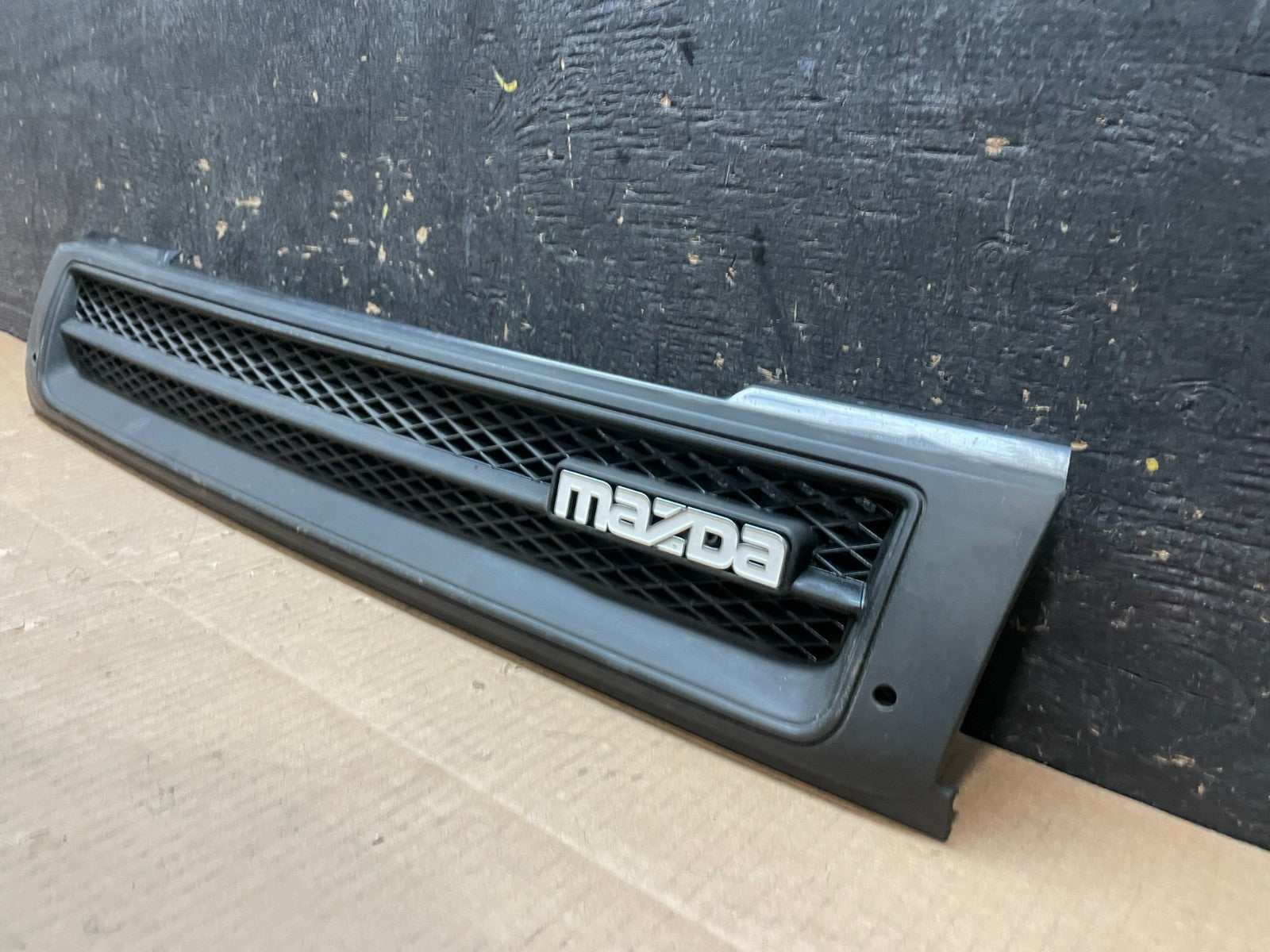 1992 to 1994 Mazda 323 Front Radiator Grill Grille Y1771 PS2