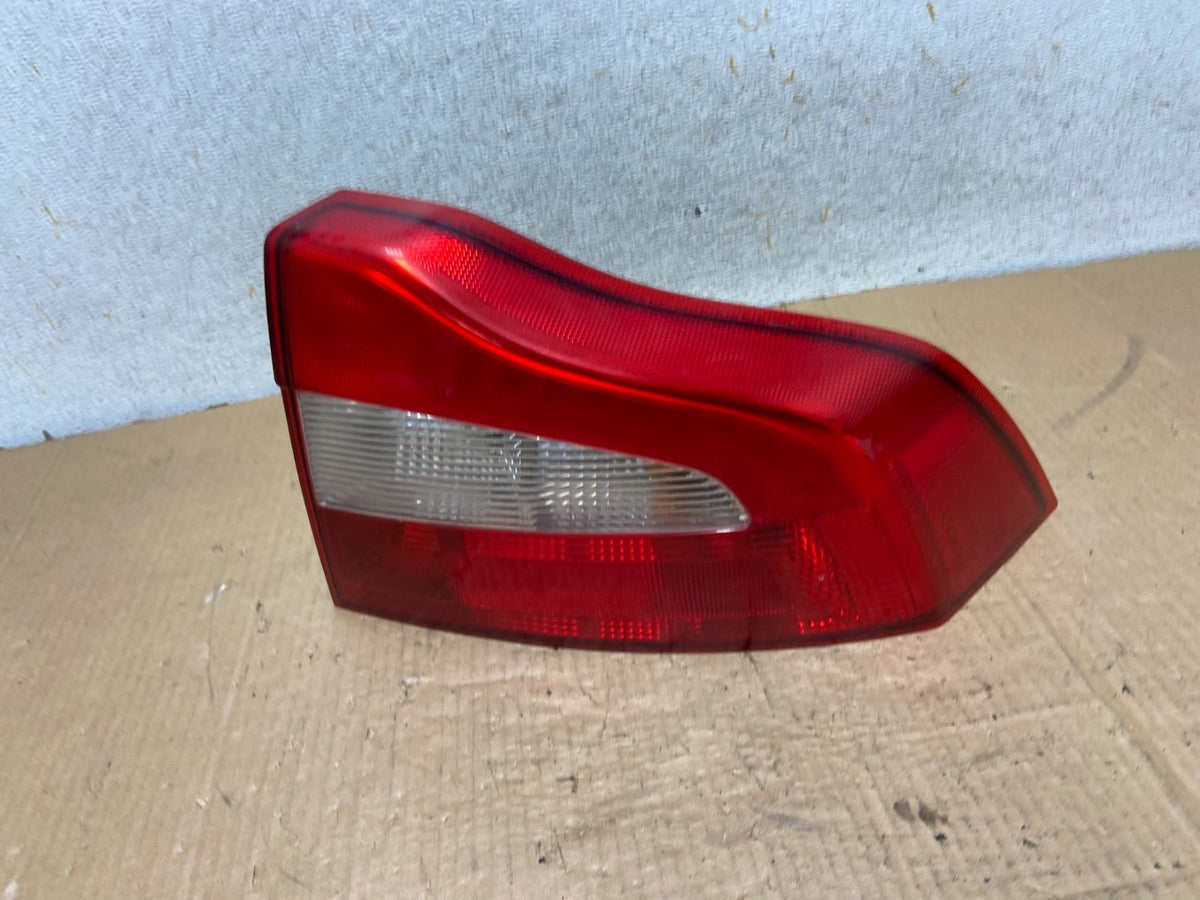 2007 - 2013 Volvo S80 Right Passenger RH Side Tail Light AI8296 DW0
