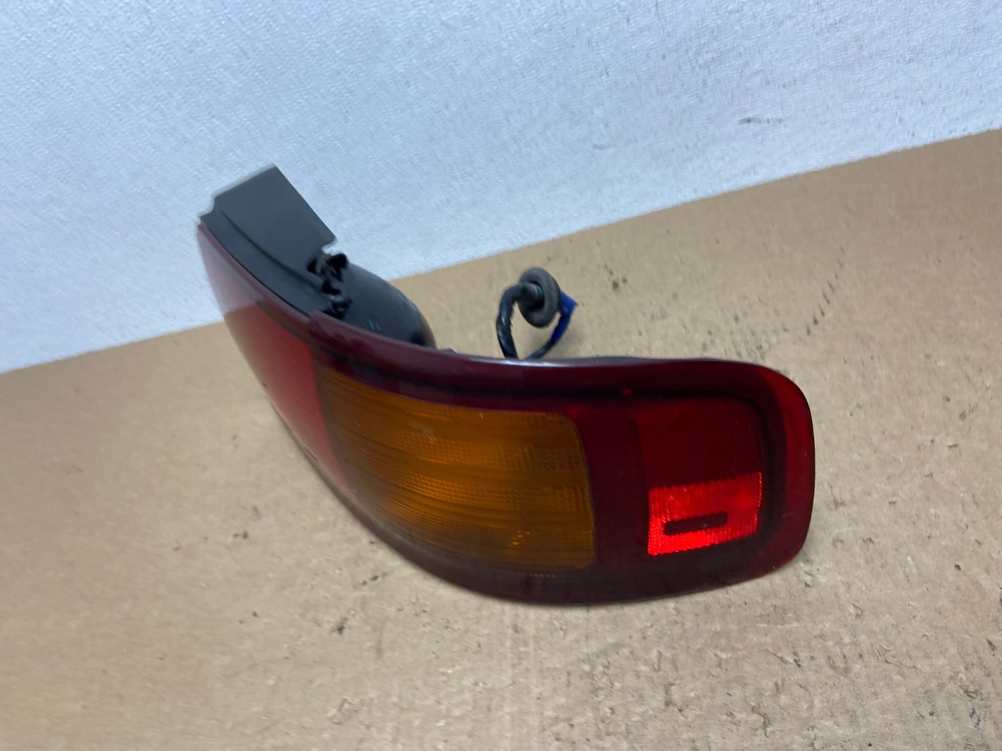 1995 - 1996 Toyota Camry Sedan Right Passenger Tail Light Lamp Oem AC1527 LK1