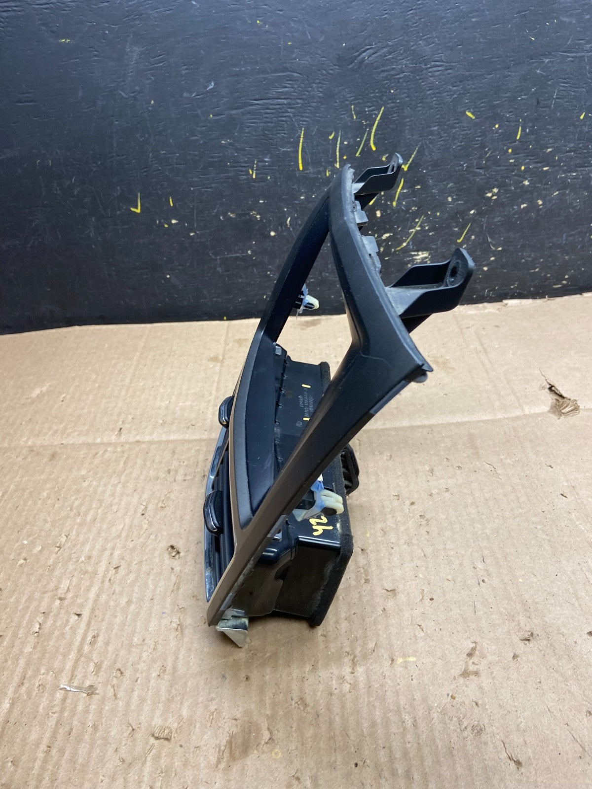 2010 - 2012 Lincoln Mkt Center Dash Gps Radio Bezel Panel Air Vent OEM Y2551 DG2