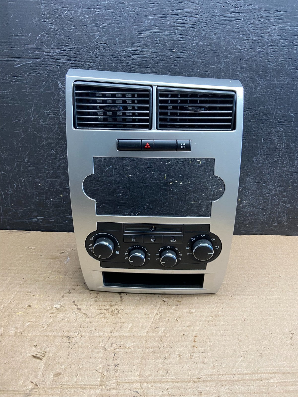 2005 - 2007 Dodge Charger Dash Climate Temperature Control Radio Bezel AF2255 DG0