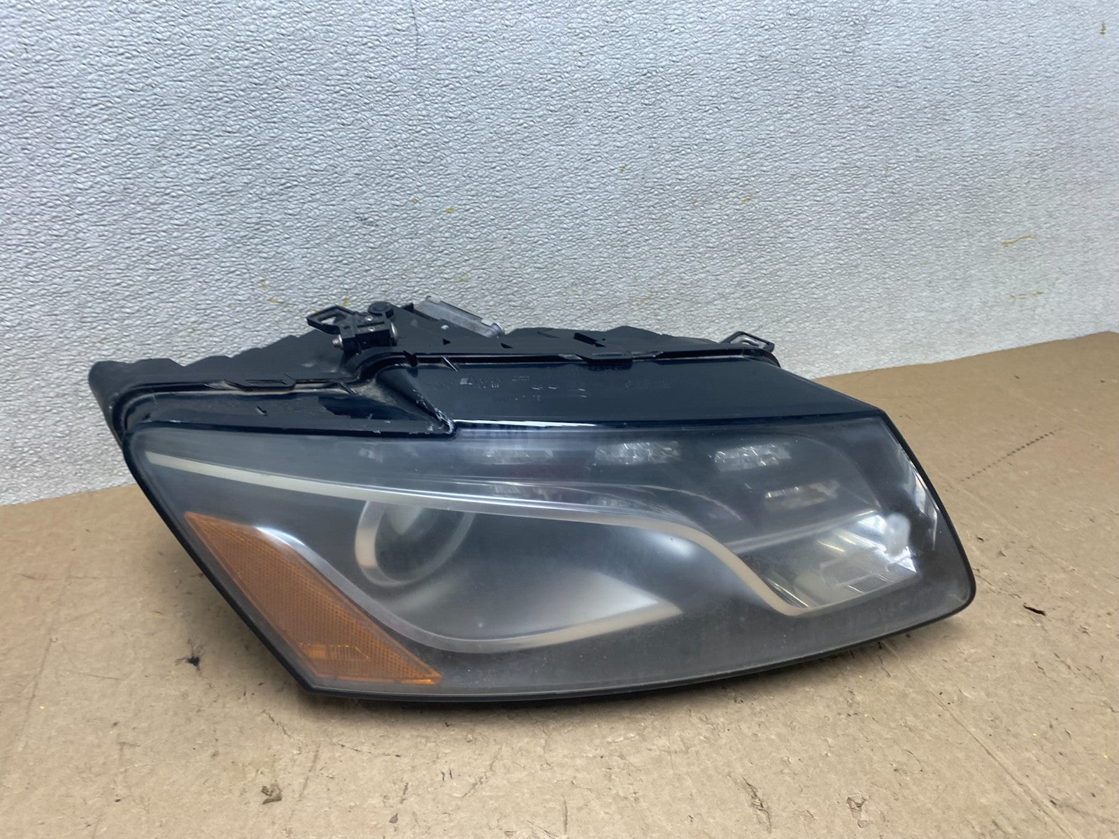 2009 to 2012 Audi Q5 Right Passenger RH Side Xenon HID Headlight OEM W9068 DW0