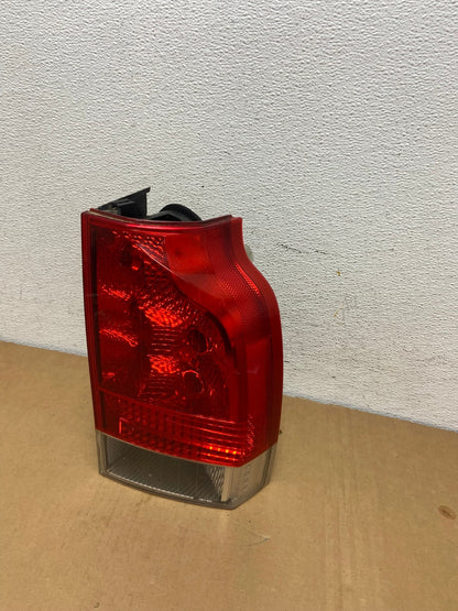 2005 to 2007 Volvo Xc70 V70 Right Passenger RH Side Tail Light AD2560 LK0