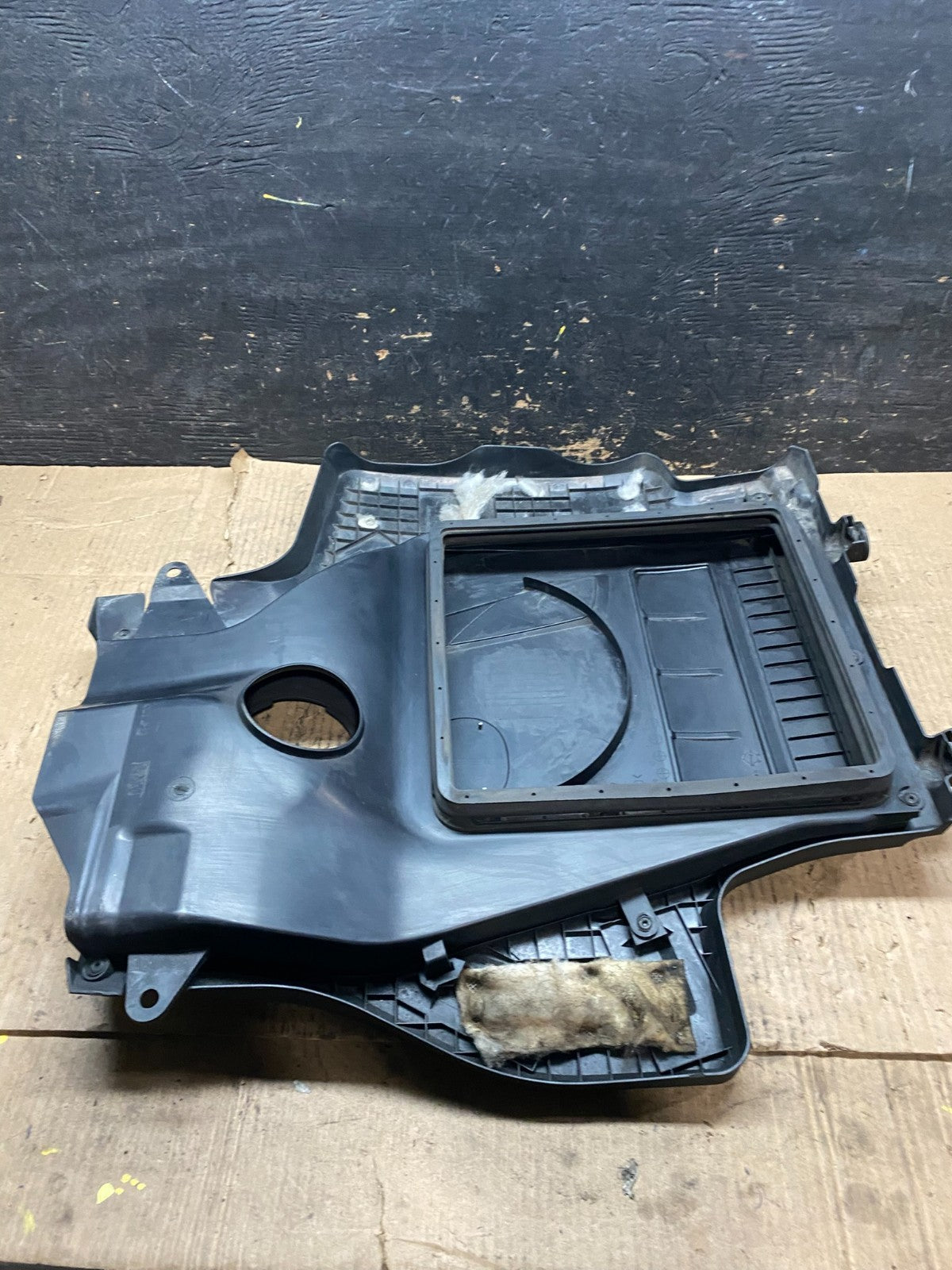 2010 2011 2012 Mazda CX7 CX-7 2.3L Engine Shield Top Cover U6151 DG7