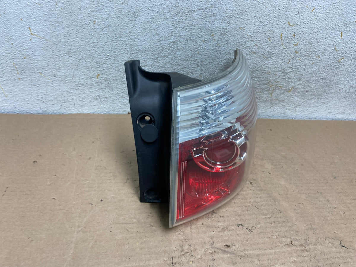 2007 to 2012 GMC Acadia Halogen Tail Light Right Passenger RH Side AI0884 LK2