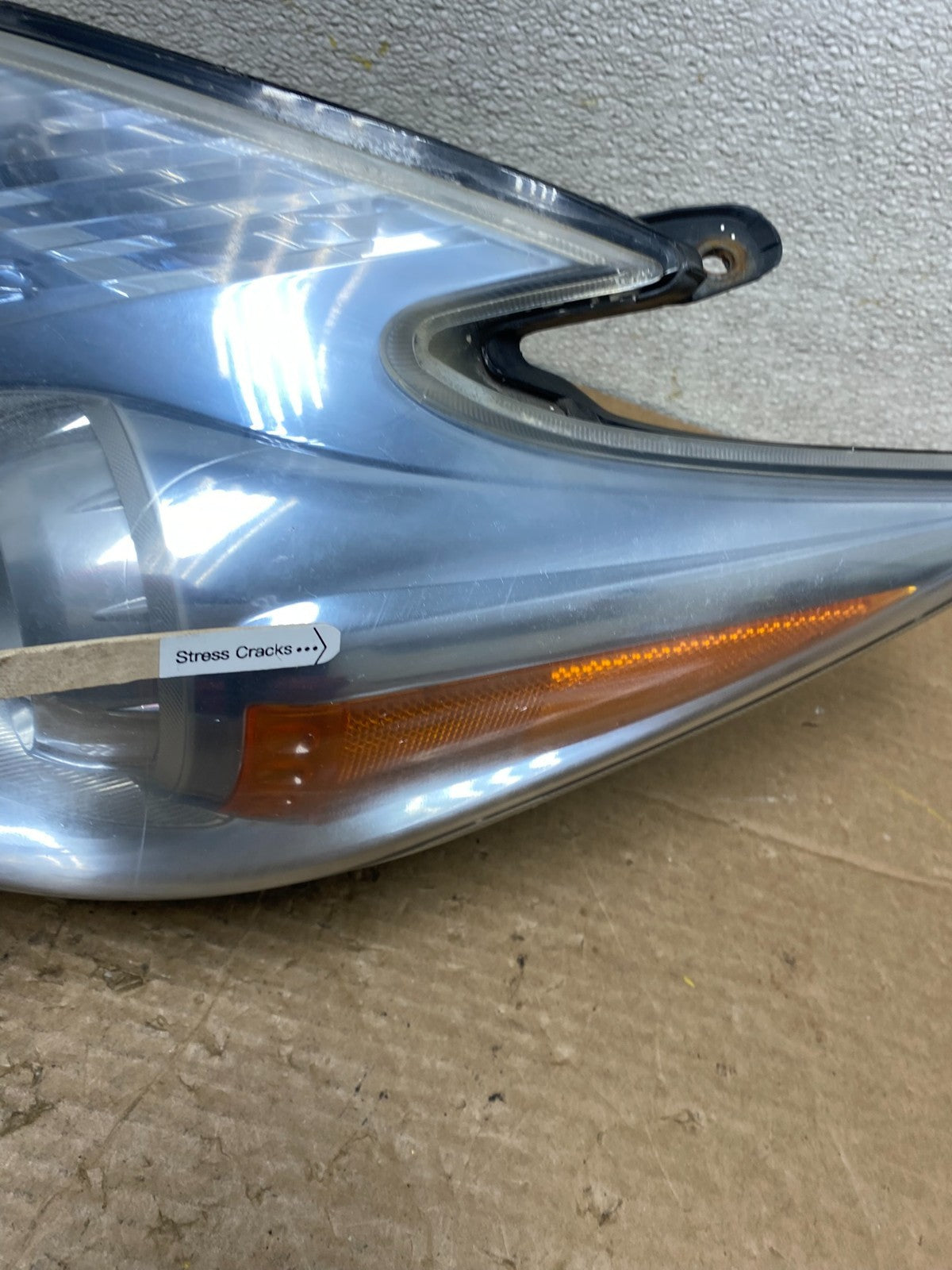 2010 - 2011 Toyota Prius Left Driver LH Blue Halogen Headlight AD2423 DW4