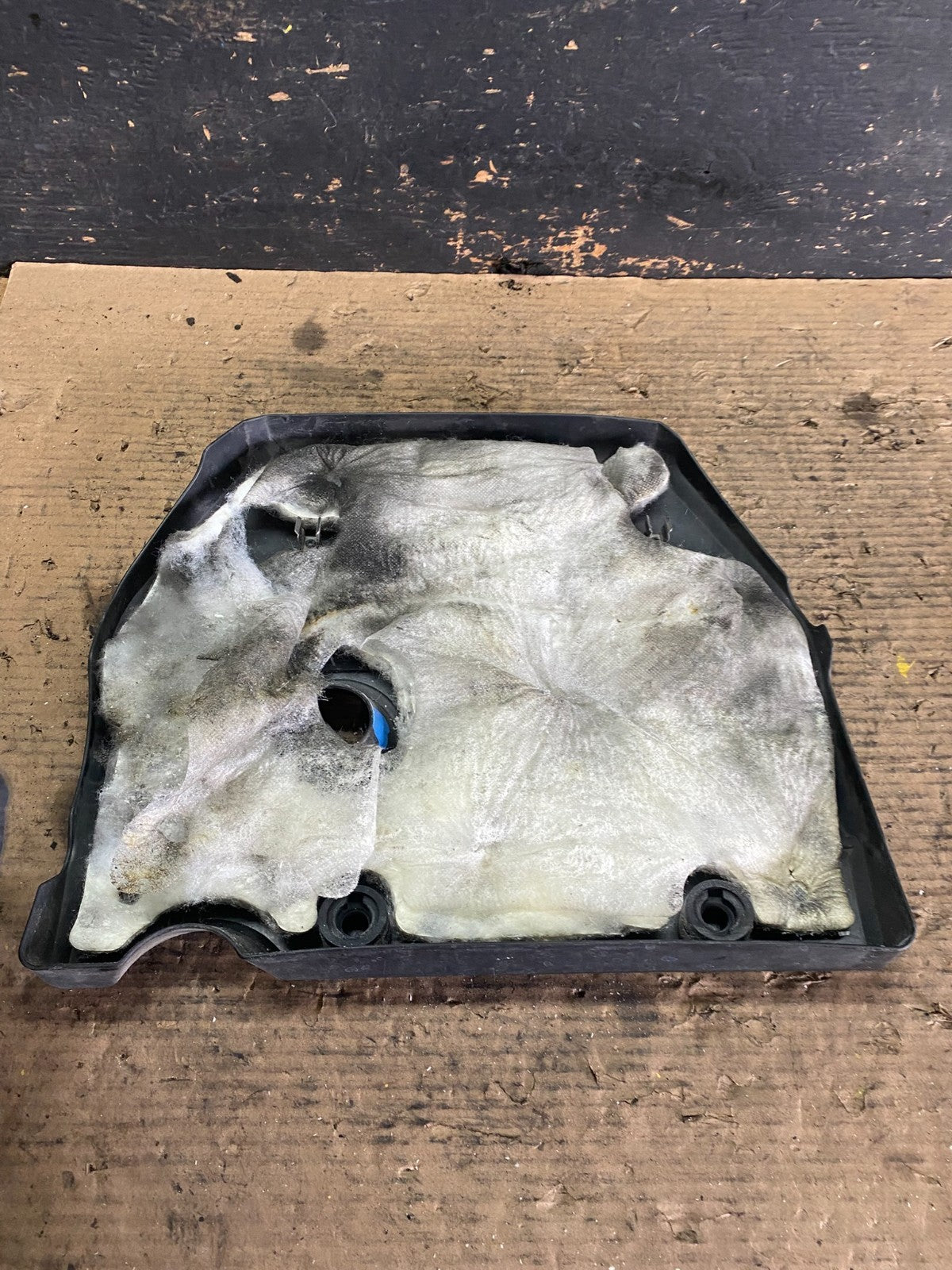 2004 to 2008 Mazda 3 DOHC 16 VALVE Engine Shield Top Cover Oem S5957 DG4