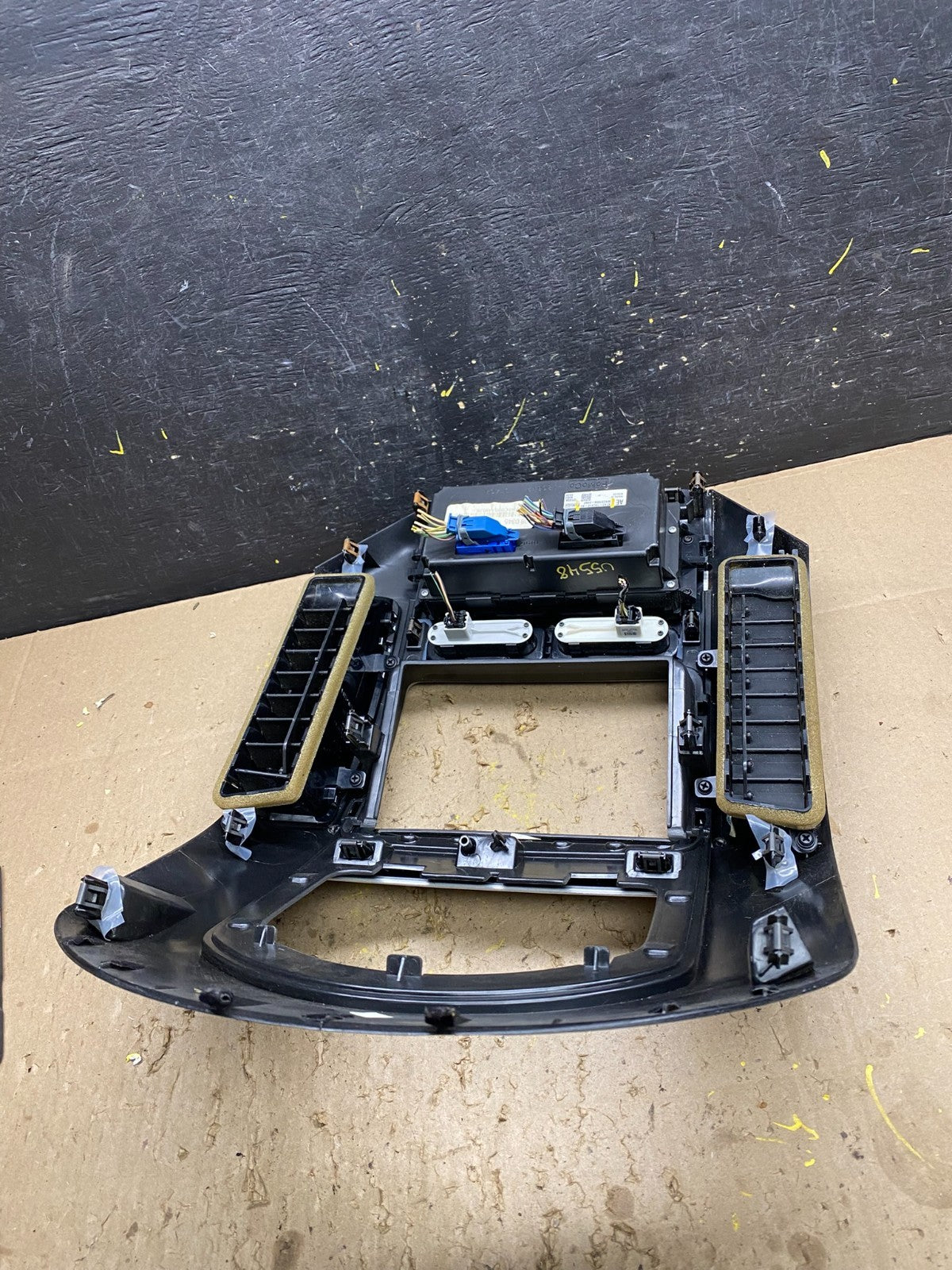 2007 - 2010 Ford Edge Heater Climate Control Radio Control Dash Bezel u5548 DG4