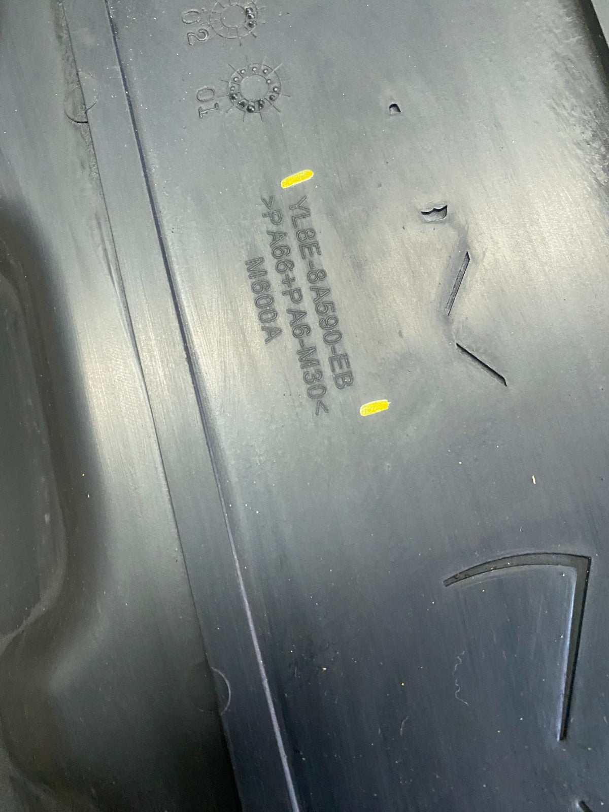 2001 to 2004 Mazda Tribute DOHC 24 VALVE Engine Shield Top Cover S5927 GD8
