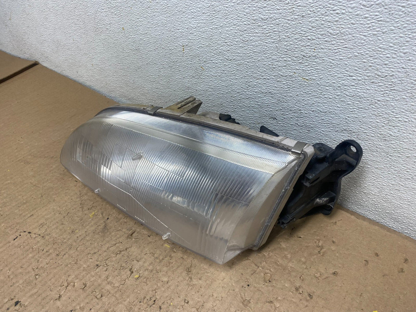 1998 to 1999 Mazda 626 Left Driver Lh Side Headlight Oem D34701